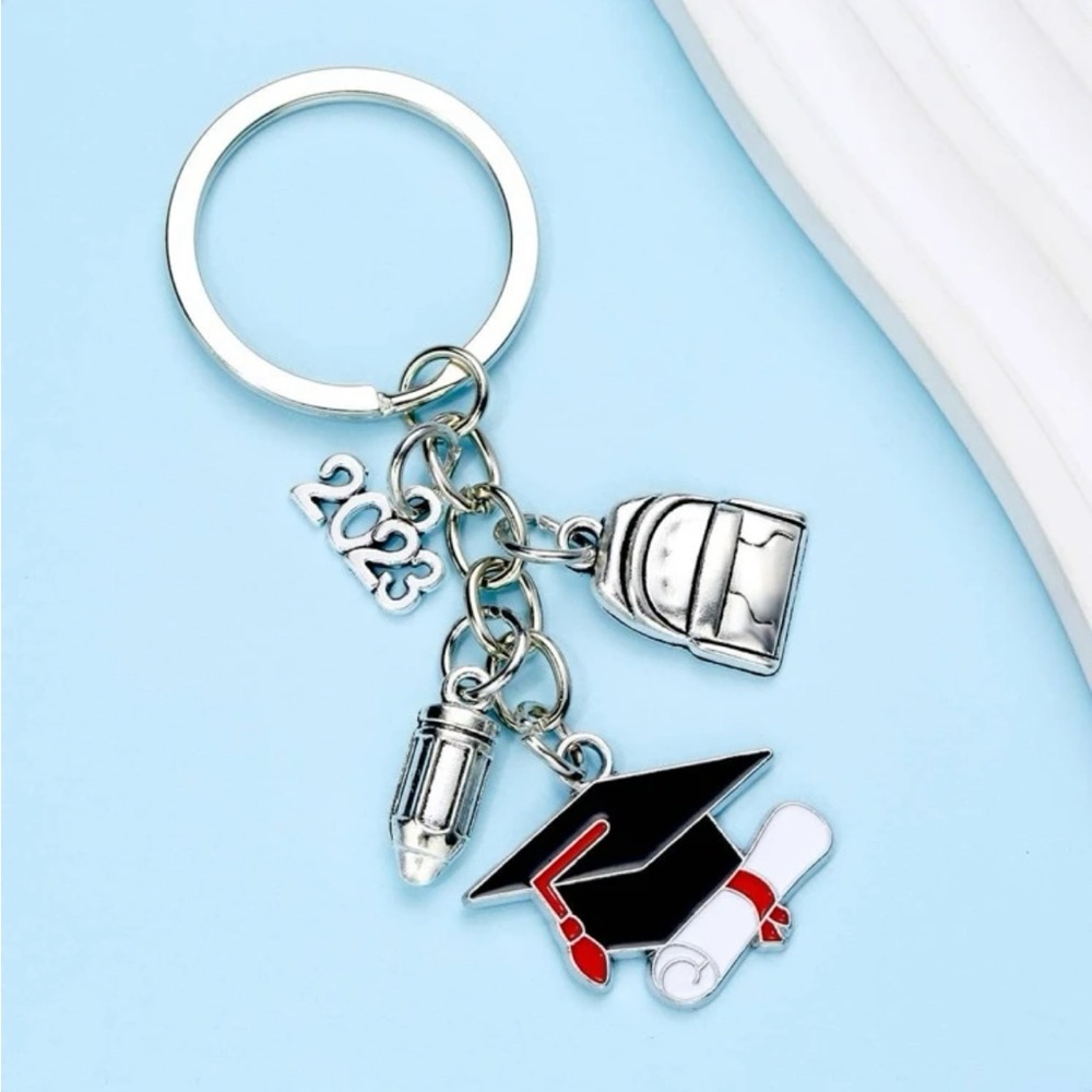 🛍️2/$18 2023 Graduation Keychain with Cap and Diploma Charms, New